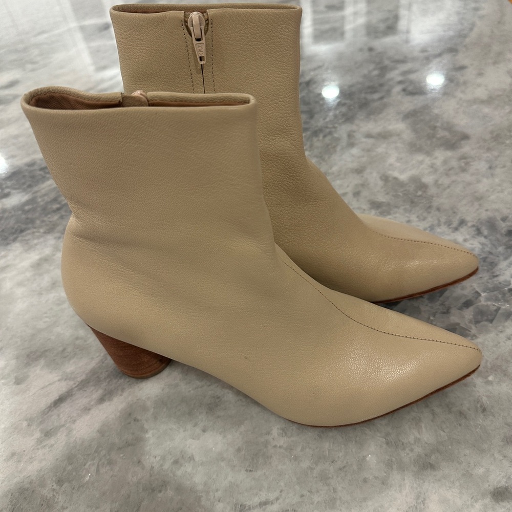 Huma Blanco Cream Ankle Boots
